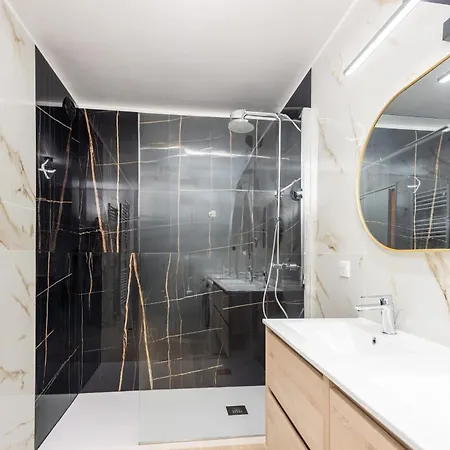 Menton, 3 Pièces, Clim Garage, Piscine Appartement