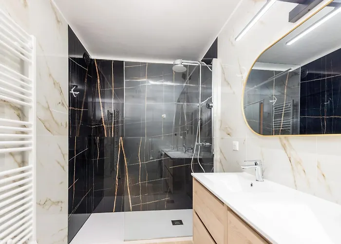 Menton, 3 Pieces, Clim Garage, Piscine Apartment